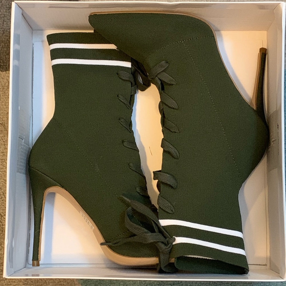 NEW Steve Madden Kennedy Sock boots